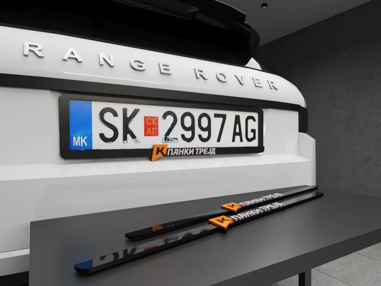 Range Rover со држач за таблици